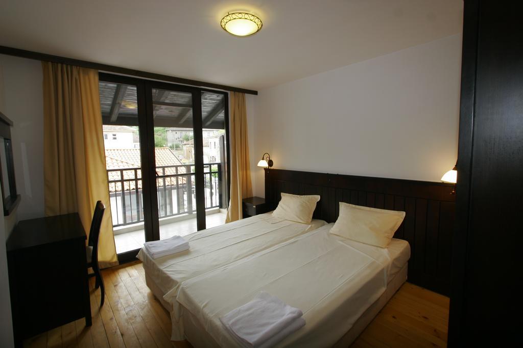 Guest House Bukor Shtepi Mandrica Luaran gambar