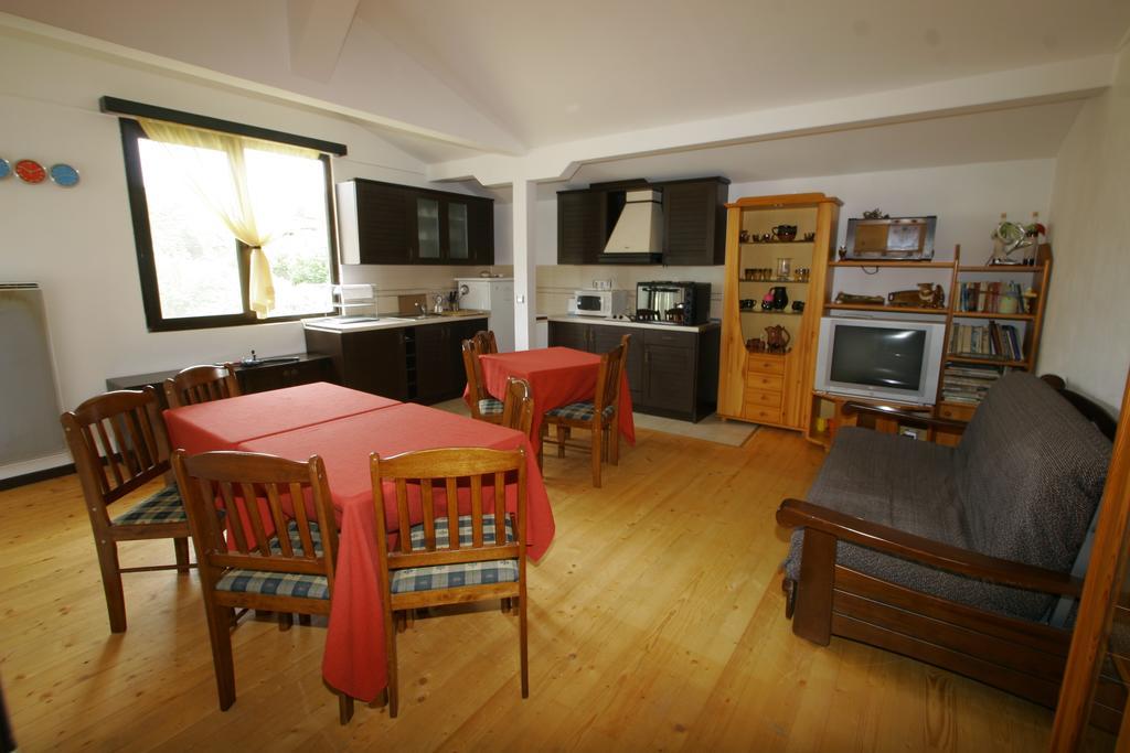 Guest House Bukor Shtepi Mandrica Luaran gambar